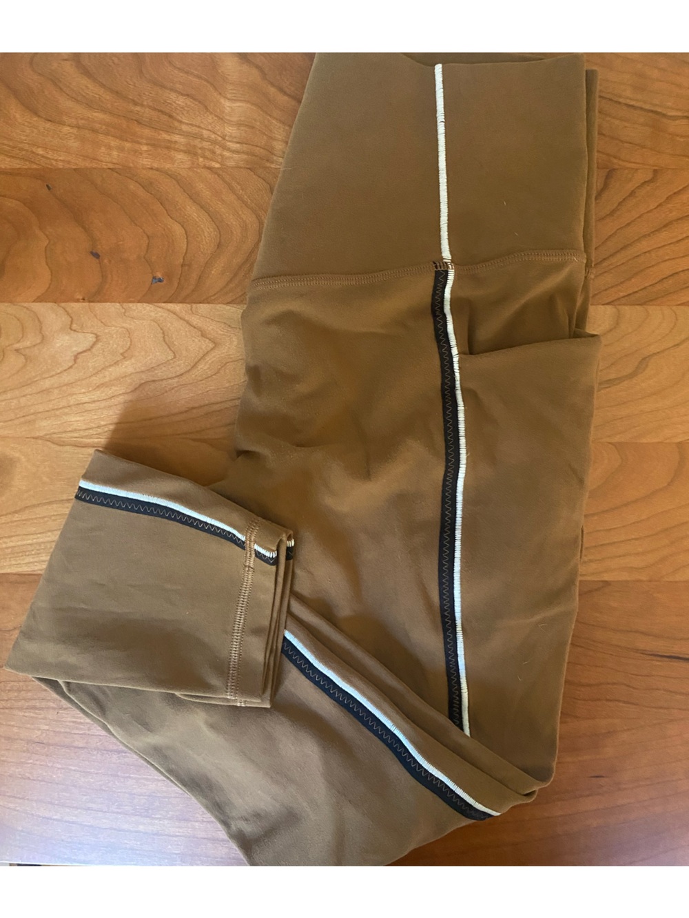 Athleta Clay brown salutation stash leggings
